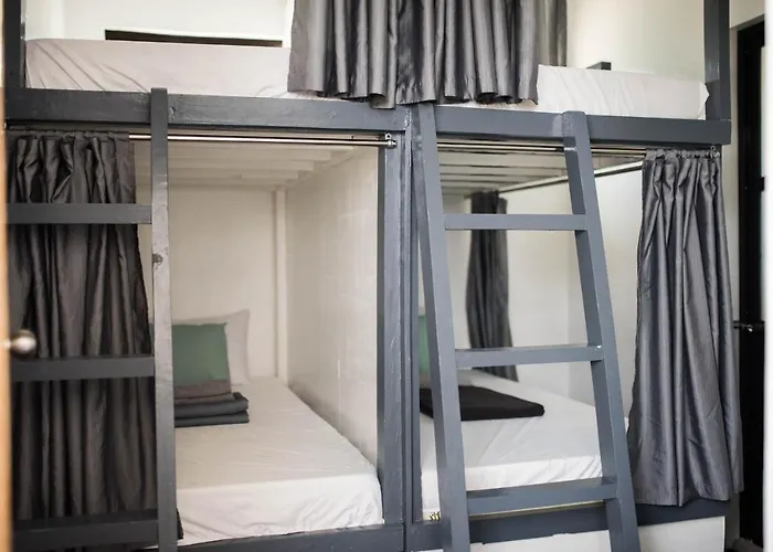 Avisala Hostel Coron